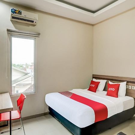 Oyo 90986 Hotel Srikandi Adisucipto Kalasan Εξωτερικό φωτογραφία