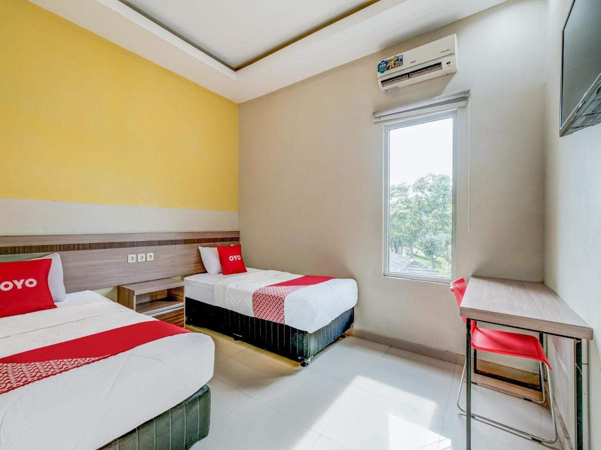 Oyo 90986 Hotel Srikandi Adisucipto Kalasan Εξωτερικό φωτογραφία