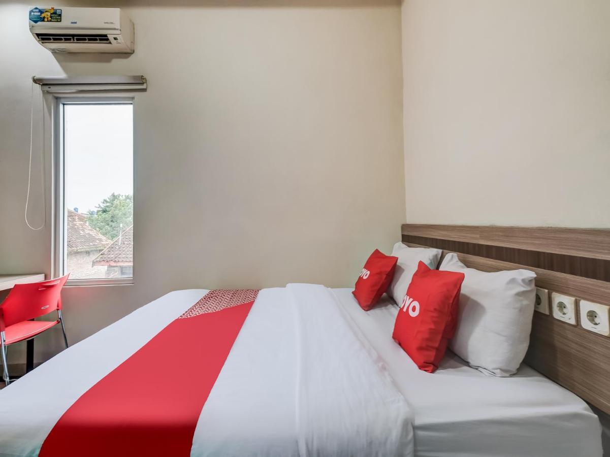 Oyo 90986 Hotel Srikandi Adisucipto Kalasan Εξωτερικό φωτογραφία