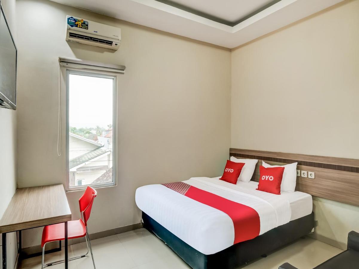 Oyo 90986 Hotel Srikandi Adisucipto Kalasan Εξωτερικό φωτογραφία